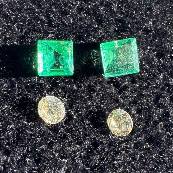 Diamond & Colombian Emerald Layout - 0.28 carats total - Perfect for Earrings! - Picture 1 of 2